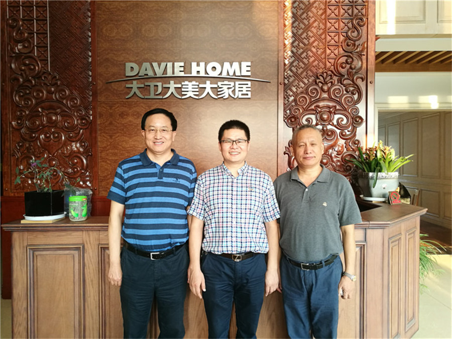 中国木材与木制品流通协会会长刘能文、副会长兼秘书长李佳峰一行莅临大卫参观指导.jpg