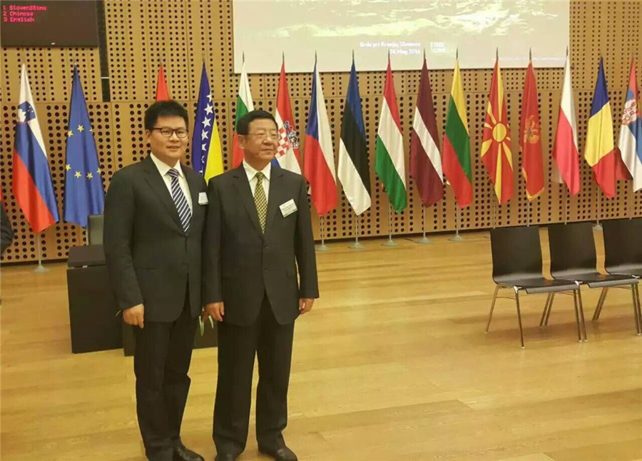 大卫董事长蒋卫与国家林业局局长张建龙合影.jpg